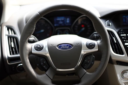 Ford Focus thế hệ mới tại Việt Nam có gì? - 16 Giá bán cho từng phiên bản của Ford Focus thế hệ mới tại Việt Nam như sau: