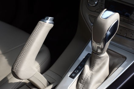 Ford Focus thế hệ mới tại Việt Nam có gì? - 7 Lần đầu tiên, một mẫu hạng C bình dân có tính năng đỗ xe tự động