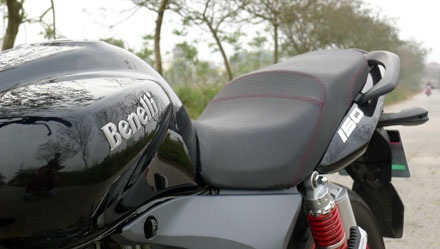 Benelli VLM150 thêm sự đa dạng cho phân khúc 150 phân khối - 3 Vị trí người ngồi khá thoải mái với thiết kế khá ôm bình xăng mà không quá nguy hiểm