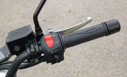 Benelli VLM150 thêm sự đa dạng cho phân khúc 150 phân khối - 18 Bố trí các nút bấm bên phải và có thêm công tắc tắt máy
