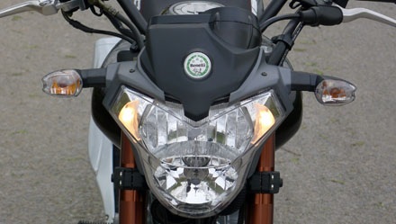 Benelli VLM150 thêm sự đa dạng cho phân khúc 150 phân khối - 20 Bộ đèn định vị tích hợp vào bên trong đèn pha halogen hai tầng