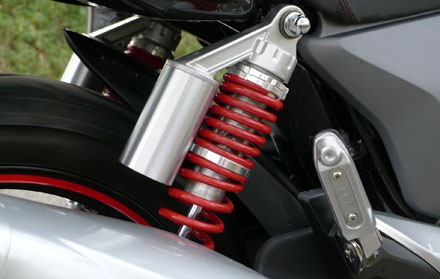 Benelli VLM150 thêm sự đa dạng cho phân khúc 150 phân khối - 22 Đồng hồ báo vòng tua lớn, cùng đồng hồ đo tốc độ dạng số