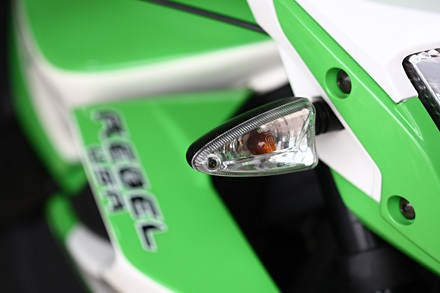 Đèn báo rẽ khá cầu kỳ