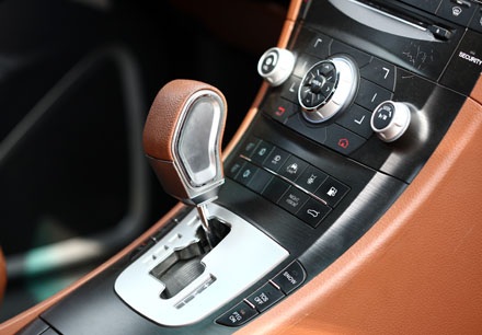 Khám phá xe Luxgen7SUV đến từ Đài Loan - 23 Hộp số tự động 5 cấp cùng ba chế độ lái khác nhau