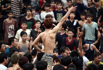 Hàng trăm trai tráng cuồng nộ cướp phết Hiền Quan - 12 Và cuộc chơi thực sự bắt đầu.