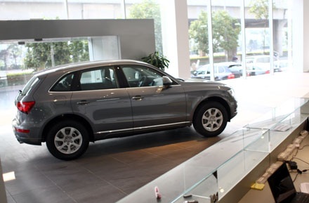 Audi Q5 2013 tại Việt Nam - Thay đổi nhẹ nhàng - 13 Audi Q5 có cốp mở bằng điện, hệ thống này có thể tùy chỉnh góc mở cũng như cảm biến an toàn