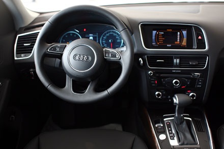 Audi Q5 2013 tại Việt Nam - Thay đổi nhẹ nhàng - 14 Audi Q5 có cốp mở bằng điện, hệ thống này có thể tùy chỉnh góc mở cũng như cảm biến an toàn