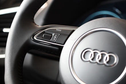 Audi Q5 2013 tại Việt Nam - Thay đổi nhẹ nhàng - 15 Audi Q5 có cốp mở bằng điện, hệ thống này có thể tùy chỉnh góc mở cũng như cảm biến an toàn
