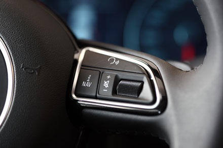 Audi Q5 2013 tại Việt Nam - Thay đổi nhẹ nhàng - 16 Audi Q5 có cốp mở bằng điện, hệ thống này có thể tùy chỉnh góc mở cũng như cảm biến an toàn