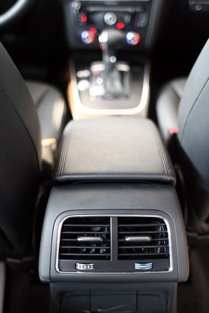 Audi Q5 2013 tại Việt Nam - Thay đổi nhẹ nhàng - 17 Audi Q5 có cốp mở bằng điện, hệ thống này có thể tùy chỉnh góc mở cũng như cảm biến an toàn