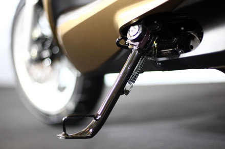 Honda Việt Nam ra mắt xe Lead với động cơ 125cc - 15 Chân chống bên là trang bị tiêu chuẩn