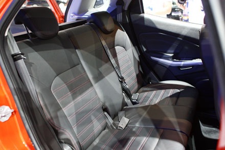 Xe Ford EcoSport sẽ có mặt tại Việt Nam vào cuối năm nay - 15 EcoSport mở cửa hậu giống Everest nhưng lại có phần kính mở tương tự Escape