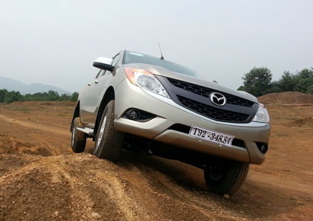 Mazda BT-50 có thêm phiên bản 2.2L tại Việt Nam - 1 Về ngoại hình, sự thay đổi của những chiếc BT-50 thế hệ mới này được nhận thấy rõ trên