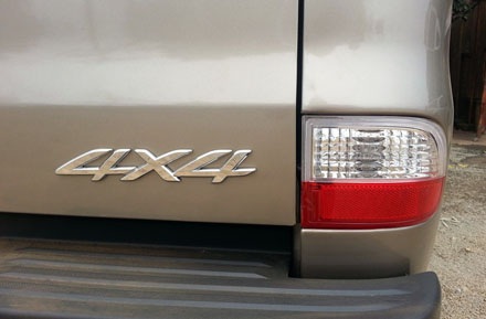 Mazda BT-50 có thêm phiên bản 2.2L tại Việt Nam - 11 Xe dùng hệ dẫn động bốn bánh và hộp số sàn 6 cấp. Trang bị