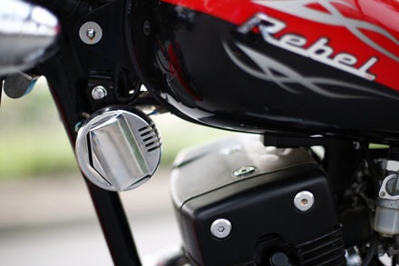 Với phong cách cổ điển, có quá nhiều những chi tiết mạ inox trên xe