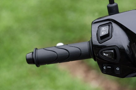 Bố trí các nút bấm còn và đèn báo rẽ kiểu Honda