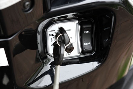 Hệ thống khóa trung tâm kết hợp mở yên/bình xăng/ khóa cổ...