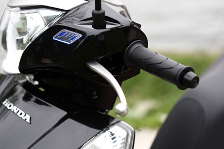 Bộ khóa phanh chống trôi không được trang bị ở phiên bản mới này