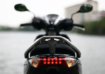 Đèn hậu mới sử dụng bóng Led