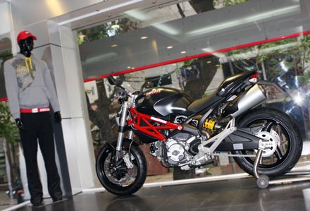 Ducati Monster 795 an toàn hơn với phiên bản ABS - 5 Ducati Monster 795 2013 - An toàn hơn với phiên bản ABS