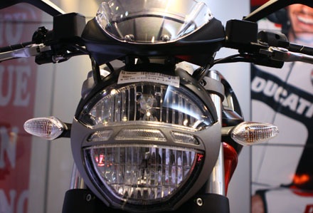 Ducati Monster 795 an toàn hơn với phiên bản ABS - 8 Ducati Monster 795 2013 - An toàn hơn với phiên bản ABS