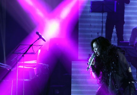 Tạo tính cách với micro buộc giây vải