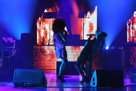 Cố gắng giữ hộ anh ảnh này nhé.