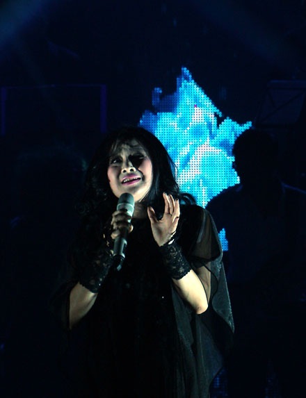 Tạo tính cách với micro buộc giây vải