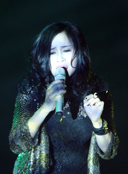 Tạo tính cách với micro buộc giây vải