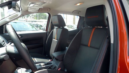 Nội thất da cũng là một điểm mới trên Ranger Wildtrak