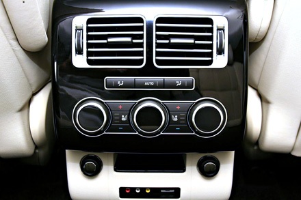 Bộ điều chỉnh hệ thống giải trí, điều hòa cho hàng ghế sau