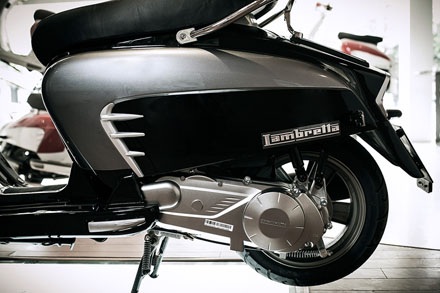 Thêm xe Lambretta màu đen cho năm 2013 - 11 Giá bán của xe Lambretta LN125 mới không thay đổi so với các bản