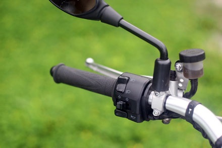 Benelli cung cấp cho mẫu xe này hệ thống hỗ trợ thủy lực cho cả tay côn