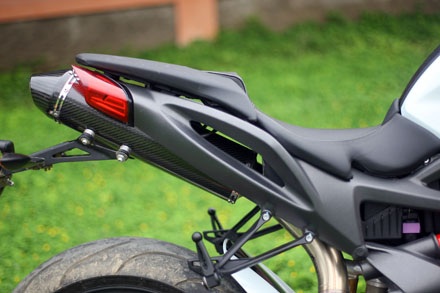 Hệ thống khung xe được trang bị thêm công dụng làm tay nắm giữ xe