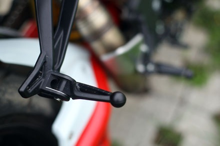 Tại Việt Nam, xe Benelli TNT R160 hiện có giá bán 