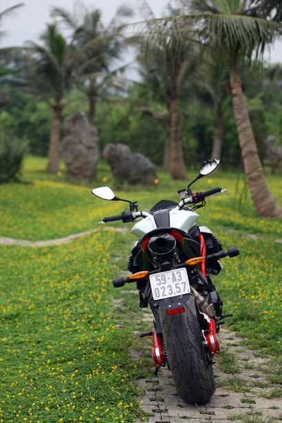 Benelli TNT R160 nhìn từ phía sau