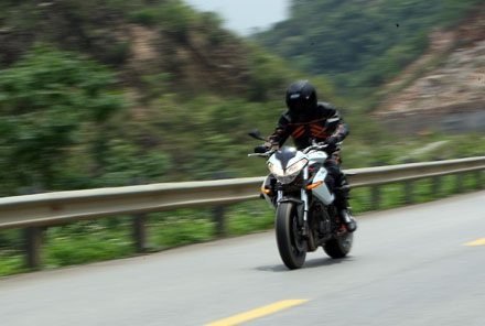 Tại Việt Nam, xe Benelli TNT R160 hiện có giá bán 