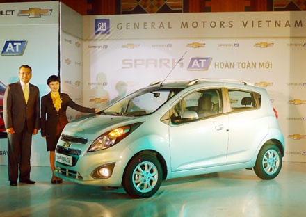 Xe Chevrolet Spark số tự động có giá 377 triệu đồng - 3 Động cơ 1.0L của xe Chevrolet Spark AT