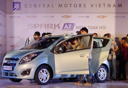 Xe Chevrolet Spark số tự động có giá 377 triệu đồng - 8 Động cơ 1.0L của xe Chevrolet Spark AT