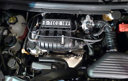 Xe Chevrolet Spark số tự động có giá 377 triệu đồng - 1 Động cơ 1.0L của xe Chevrolet Spark AT