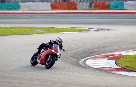 Ducati Panigale 1199s - Ước mơ xa - 6 Tác giả bài viết bên cạnh chiếc Ducati Panigale 1199s