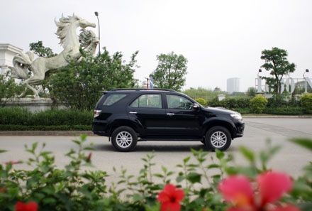 Fortuner 2013 - Minh chứng cho sự bảo thủ - 5 Đèn hậu hoàn toàn không có sự khác biệt với phiên bản đã ra mắt năm 2012