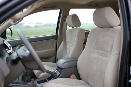 Fortuner 2013 - Minh chứng cho sự bảo thủ - 17 Nội thất nỉ là trang bị tiêu chuẩn cho phiên bản G