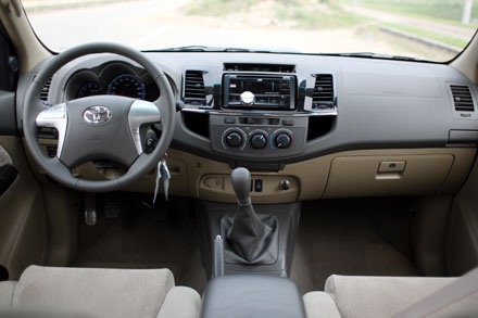 Fortuner 2013 - Minh chứng cho sự bảo thủ - 10 Khoang lái của Fortuner G 2013 tại Việt Nam...