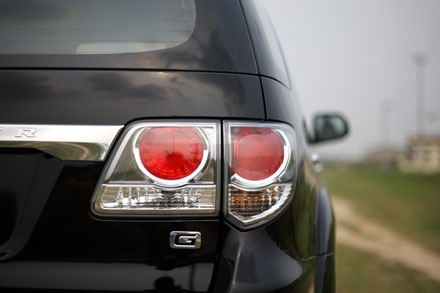 Fortuner 2013 - Minh chứng cho sự bảo thủ - 9 Đèn hậu cũng không thay đổi.