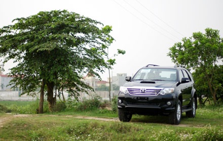 Thị trường ôtô trong nước tháng 12/2013: Cao nhất cả năm - 2 Kể cả trên phiên bản V, Fortuner tại Việt Nam thiếu khá nhiều thiết bị