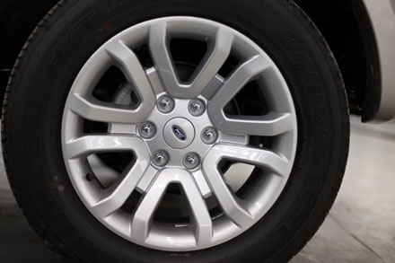Ford Everest 2013 - Thay đổi nhẹ - 11 Bộ mâm hợp kim 255/60-18 là trang bị tiêu chuẩn