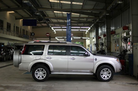 Ford Everest Limited 4x2AT 2013  Trang 5