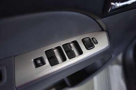 Ford Everest 2013 - Thay đổi nhẹ - 15 Bộ điều khiển gương chiếu hậu và kính