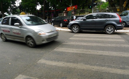 "Chèn lên luật pháp?" - 1 Chèn lên luật pháp?